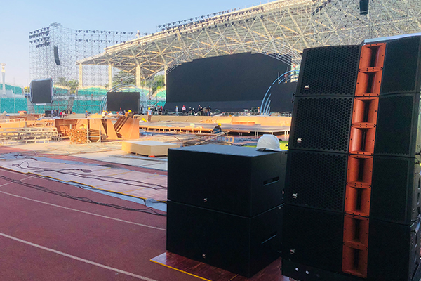 为什么说体育扩声采用专业的面阵列音箱【沐鸣2音响】